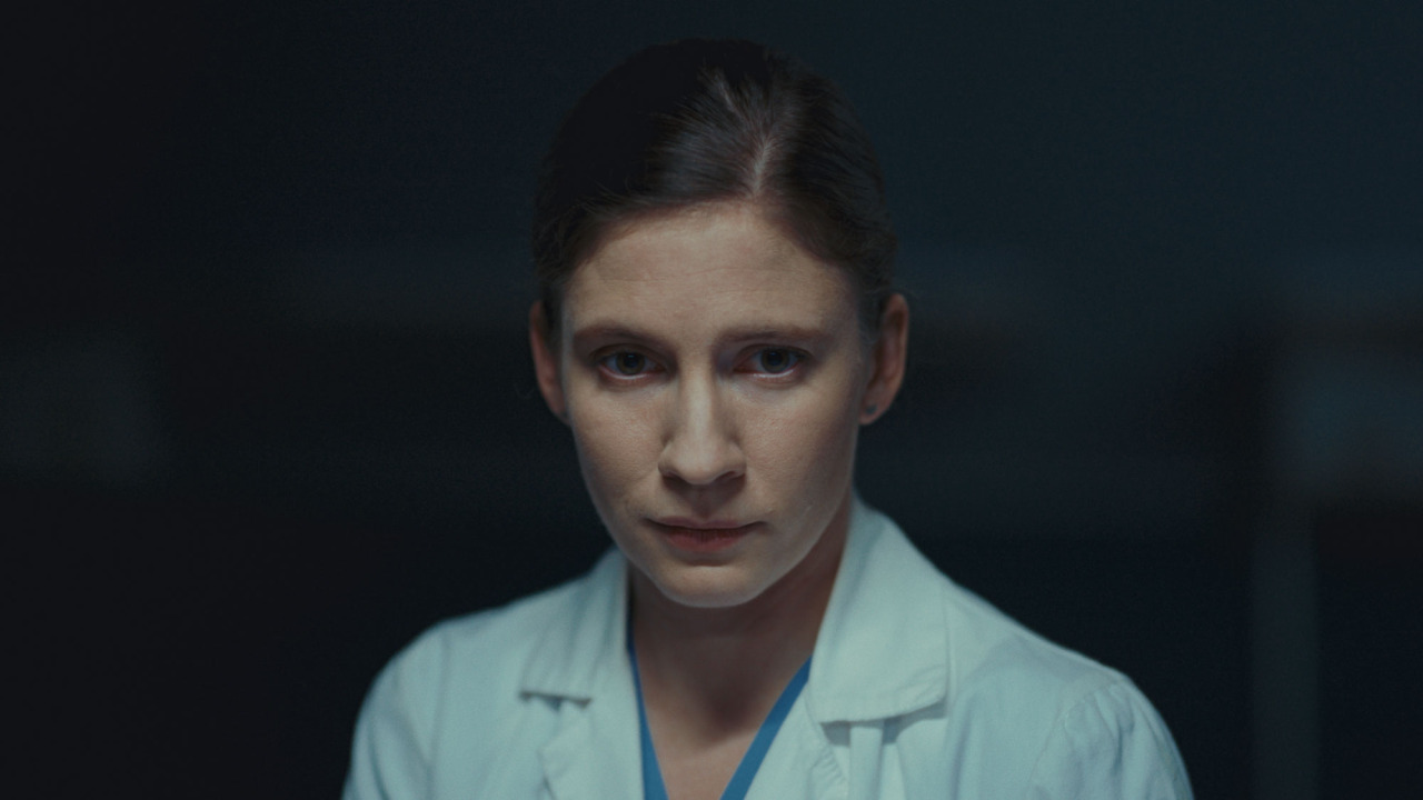 Актриса Яна Ковальчикова получила награду Cinematik Talent Award за роль в фильме «Любовь»