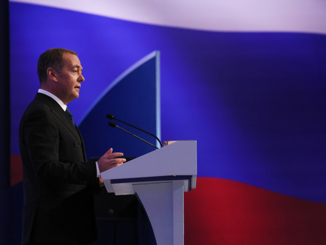 Medvedev vyslal Nemecku otvorenú hrozbu: Berlín aj vojenské fabriky označil za možné ciele