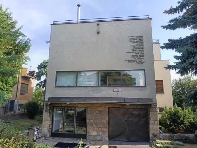 Vila doktora Dvořáka na Mudroňovej ulici v Bratislave od architekta Jindřicha Merganca, žiaka Josipa Plečnika.