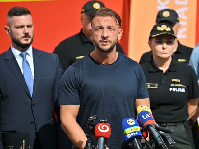 SR Šutaj Eštok cvičenie Tiene v oblakoch