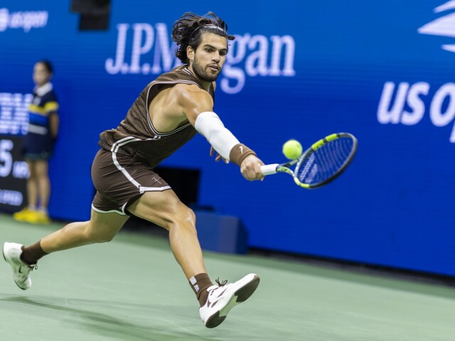 Alcaraz stratil na US Open prvý set. Tretie kolo si v New Yorku zahrá aj Rus Medvedev