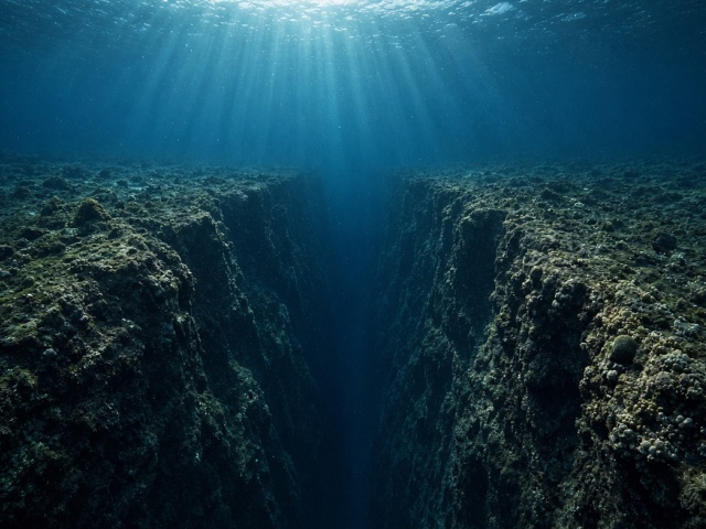 AI lamanie zemskej kory ocean