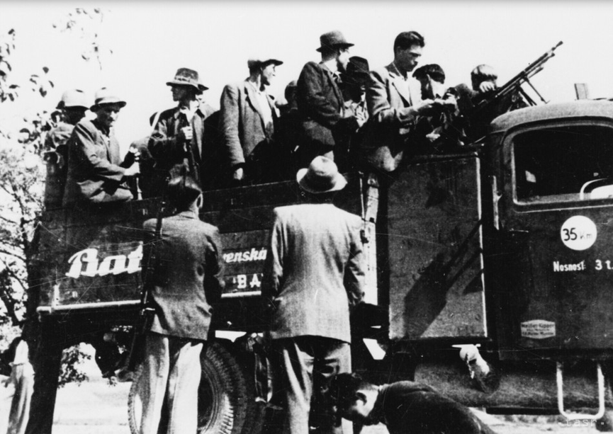 Slobodný vysielač v septembri 1944 zvolával ľudí do zbrane proti nemeckým okupantom. Slovenská národná rada aj preto uvoľnila zo skladov prijímače zhabané ľudáckou vládou.