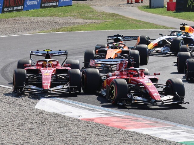 Vo Ferrari to vrie. Hamilton žiada na papieri tímové pravidlá po strete s Leclercom v Monze