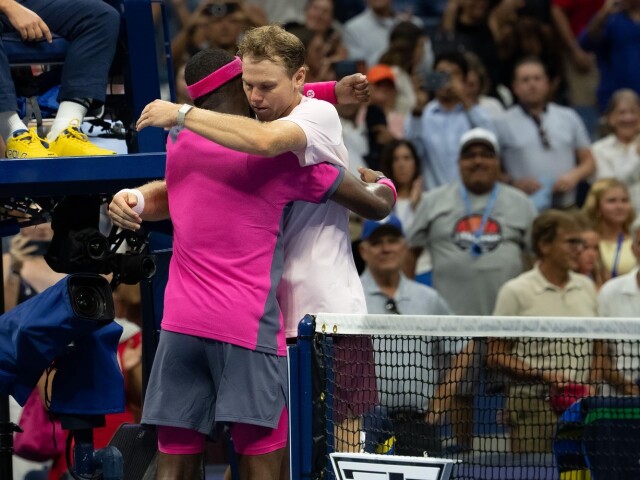 Viac, ako len zápas. Neplač, kamarát, ešte sa vrátiš. Na US Open vytryskli obrovské americké emócie