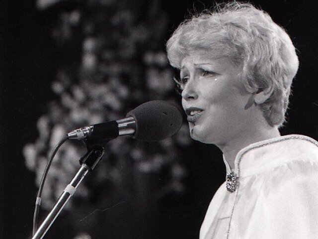 Marika Gombitová na Bratislavskej lýre v roku 1979 spievala pieseň Vyznanie.