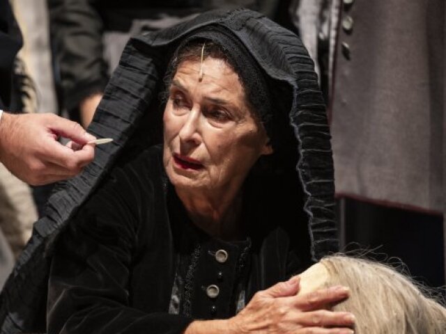 Zuzana Kocúriková ako jedna z plačiek.