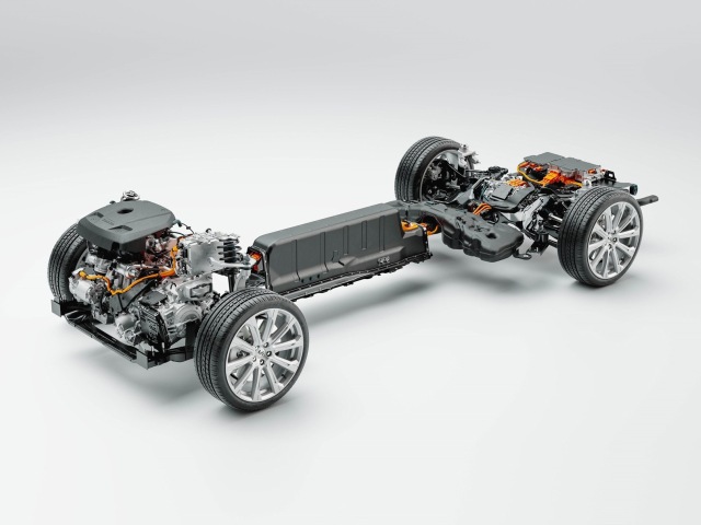 Volvo mení stratégiu. Prichádza s „200-kilometrovými“ plug-in hybridmi