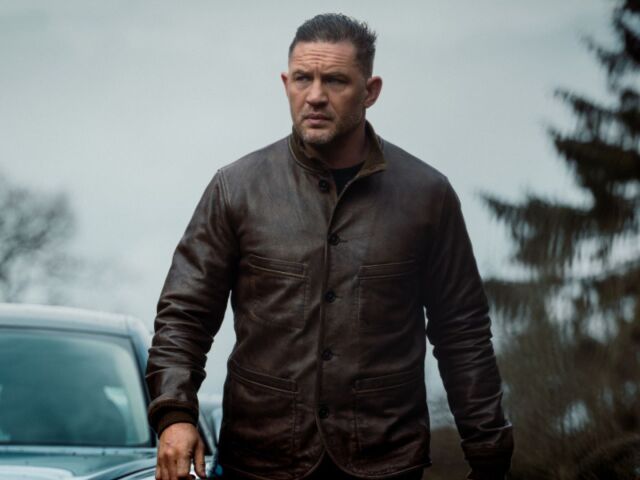 Tom Hardy sa vracia v kriminálnom hite. Pred premiérou získal na Rotten Tomatoes bezchybných 100 %