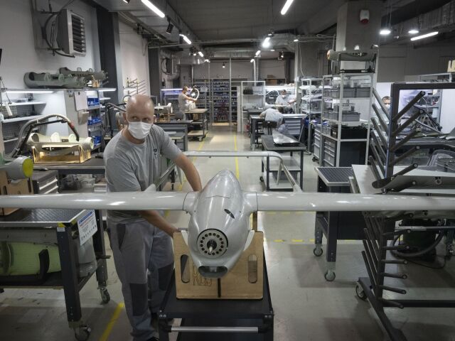 Ako sa podarilo odhaliť podpaľačov, ktorí chceli pri Prešove zničiť fabriku na drony pre Ukrajinu? A koľko peňazí im sľúbili za sabotáž?