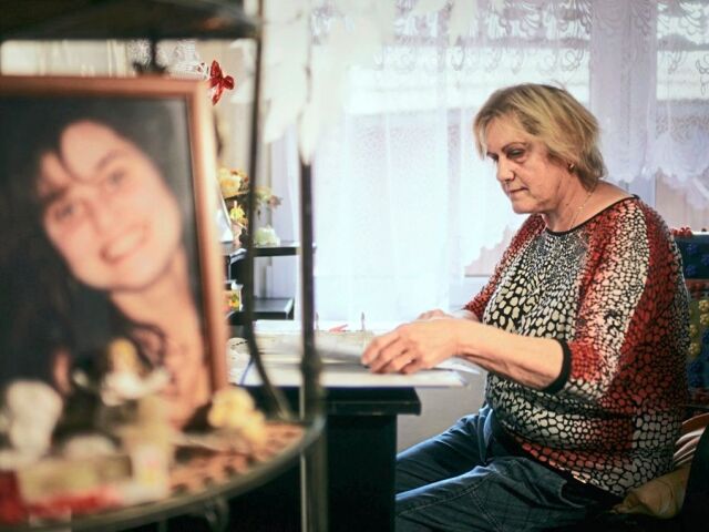 Matka obete Marta Šoltísová neverí, že jej dcéra spáchala samovraždu. Denisin otec zomrel pred desiatimi rokmi.