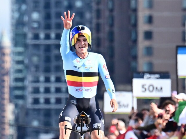 Historický moment v cyklistike. Evenepoel získal štvrtý titul majstra sveta za sebou