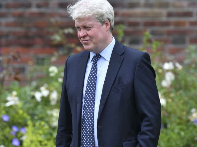 Médiá sa k Harrymu a Meghan správajú rovnako ako k Diane, vyhlásil brat zosnulej princeznej sŕdc