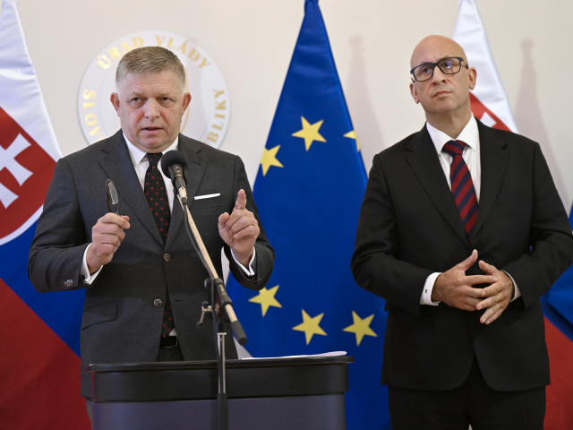 SR politika Bratislava vláda schôdza BAX