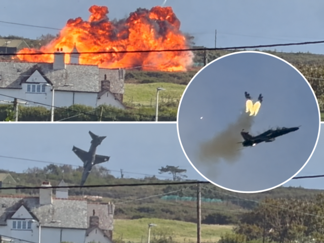 VIDEO: Piloti opustili horiaci Hawk vo vzduchu. Stroj bez posádky pokračoval smerom k domom