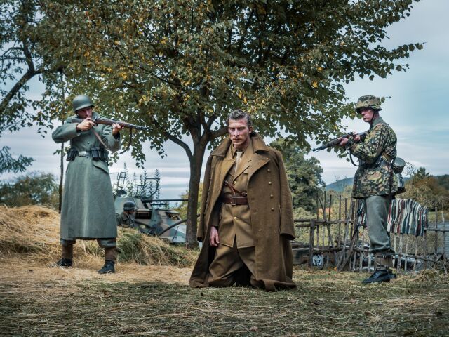 Juraj Bača ako poručík Michal Petro vo filme Generál Golian.