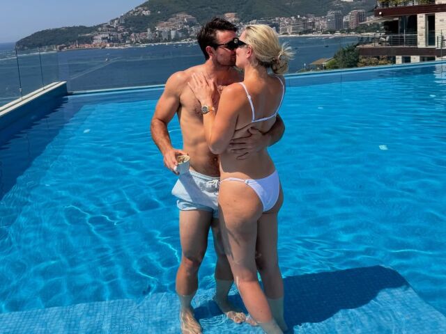 Romantické bozky pri mori v bikinách. Hviezdna Vonnová ukázala nového priateľa, reprezentanta
