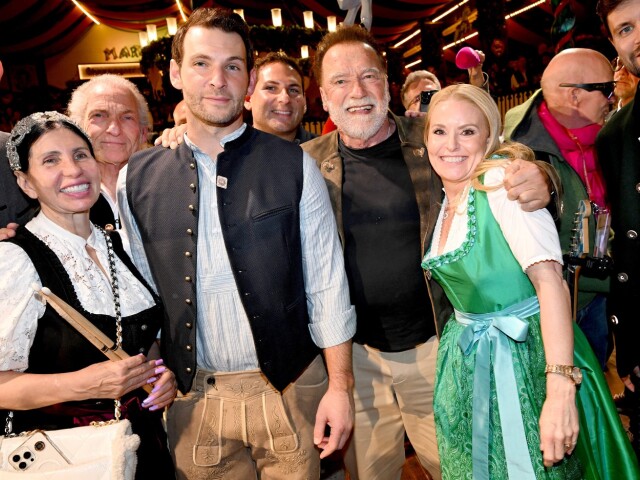 Hlavnou hviezdou mníchovského Oktoberfestu sa stal Arnold Schwarzenegger. Takto si užíval legendárny pivný festival