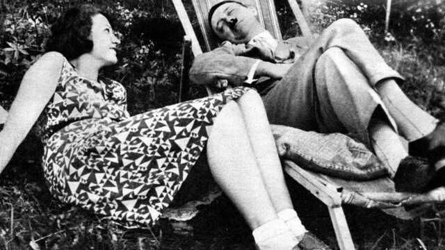 Nacistický vodca Adolft Hitler so svojou neterou Geli Raubal okolo roku 1930