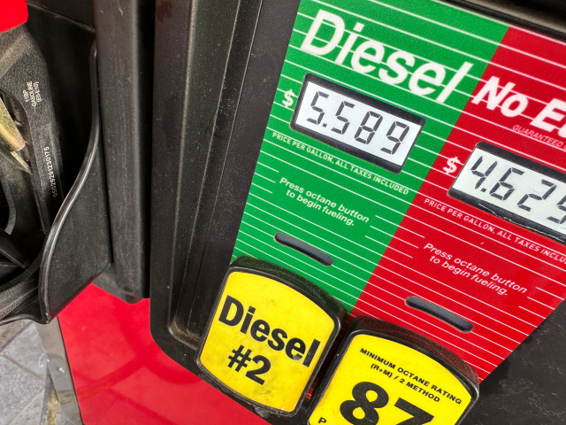 Nafta láme maximá naprieč celou Európou, priemerná cena dosiahla rekordných 2,23 eura za liter