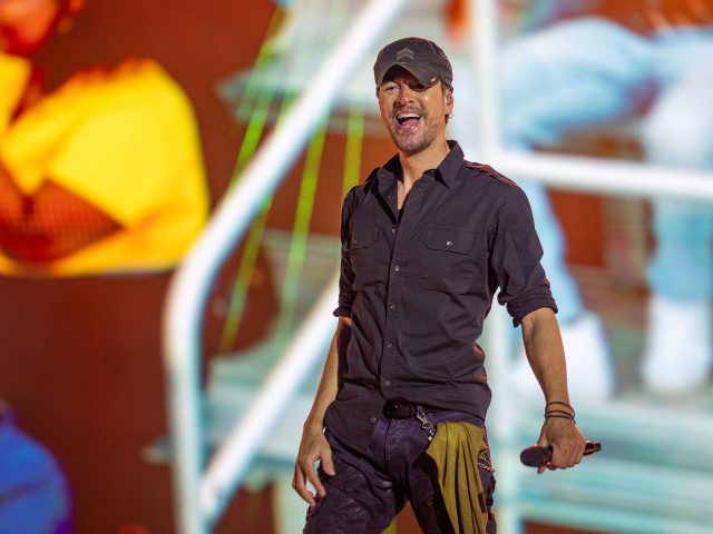 Enrique Iglesias ovládol Tehelné pole. Kráľ latino popu to poriadne rozpálil, na jeho koncert sa tak skoro nezabudne