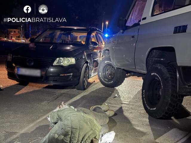 Ukradol Land Cruiser priamo z pumpy. Útek cez Bratislavu ukončila zrážka s autom
