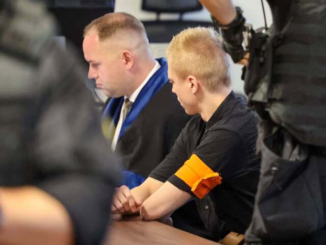 Obžalovaný Samuel pred senát Špecializovaného trestného súdu v Pezinku v utorok 29. septembra 2026.