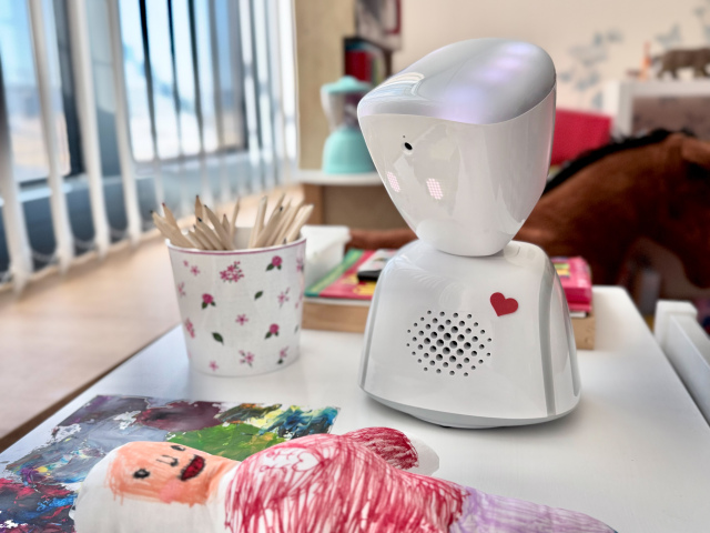 Robotický "spolužiak" má pomôcť deťom s chorým srdcom, aby nevypadli z kolektívu. Do lavice namiesto nich zasadne Avatar
