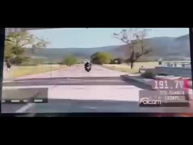 VIDEO: Motorkár pri Malackách letel takmer 200 km/h. Polícia mu vodičák zobrala rovno na mieste