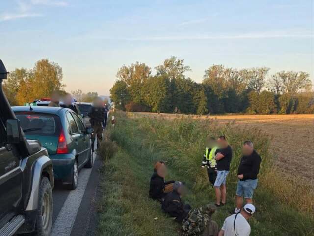 Policajtom unikal smerom na Sninu. Keď ho zastavili, v aute našli päť Ukrajincov