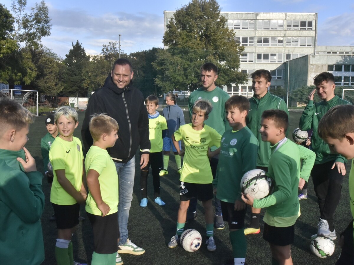 Futbal medzi panelákmi má problém. Šéf Iskry bije na poplach: Nechajte ...