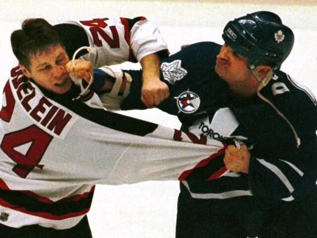 S Montrelom vyhral Stanleyho pohár, v tíme bol s Pálffym aj Surovým. Zomrel obranca s vyše tisíc zápasmi v NHL