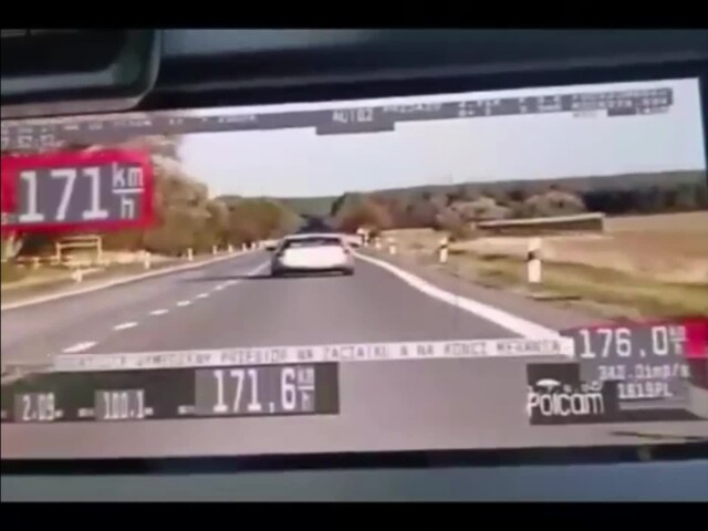 VIDEO: Na ceste pri Perneku namerali vodičovi 171 km/h. O vodičský preukaz prišiel na mieste