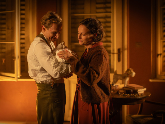 Ondrej Hraška a Anna Prášilová Fialová ako manželia Golianovci vo filme Generál Golian.