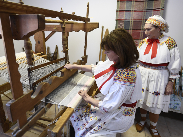 Takto nejako sa tkalo doma začiatkom 19. storočia nielen v Anglicku, ale aj v Uhorsku, čiže na slovenskom území.