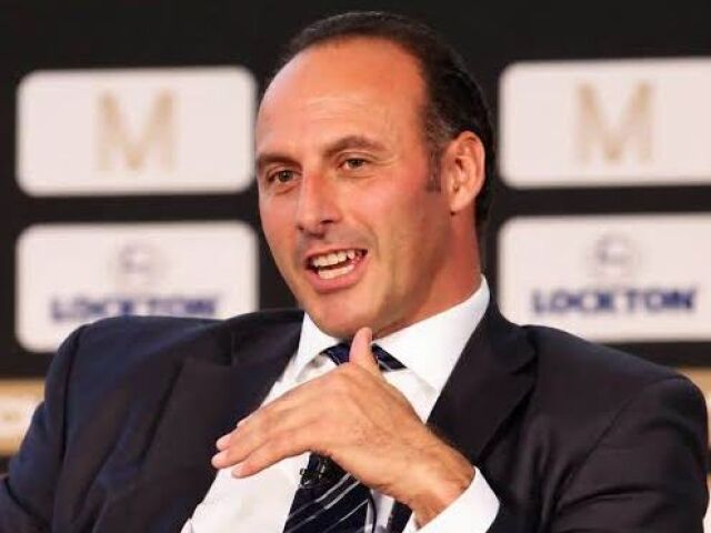 Prvý vyzývateľ Infantina je známy. Adept na šéfa FIFA hral aj za Tottenham, kariéru ukončil v roku 2003