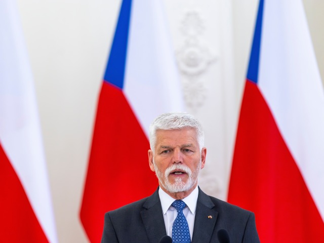 Pavel odletel na dovolenku súkromným tryskáčom českého miliardára. Kto cestu zaplatil, nevedno