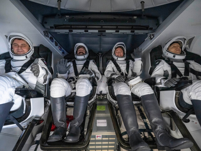 Štvorica astronautov sa po ôsmich mesiacoch na ISS vrátila na Zem. Čo im bude najviac chýbať?