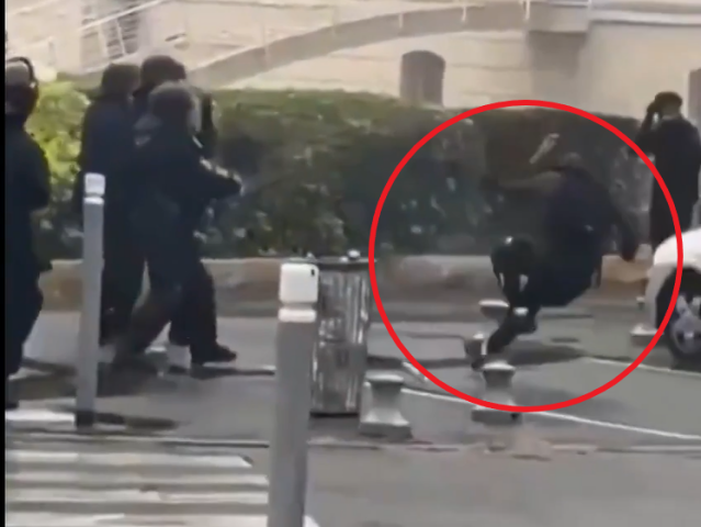VIDEO: Policajt zasiahol chlapca projektilom do tváre. Rozdrvil mu čeľusť, jesť môže iba cez slamku