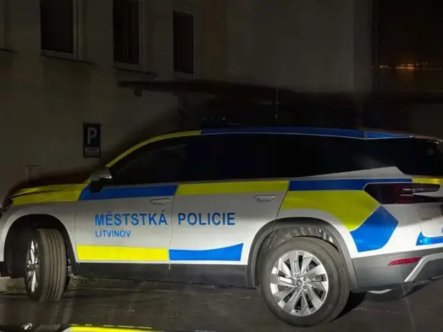Českých strážnikov zradil preklep. Z „Městské policie“ sa stala „Měststká“, internet sa baví