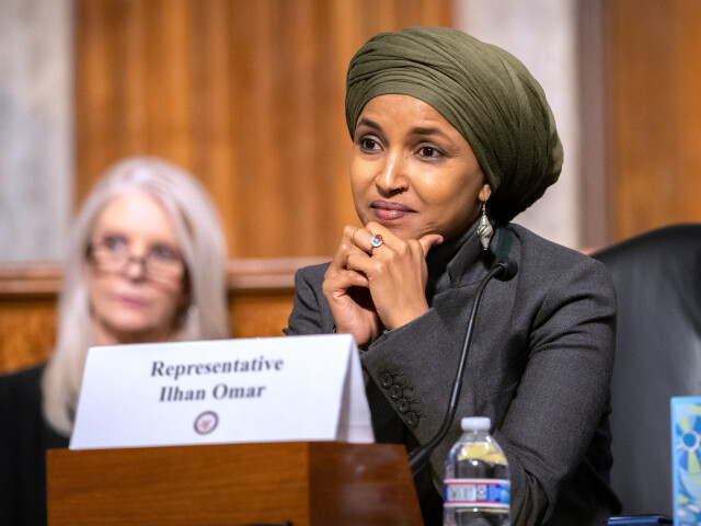 Razie u Trumpovej ostrej kritičky: Federálni agenti prehľadali dom Ilhan Omarovej, preverujú imigračné dokumenty