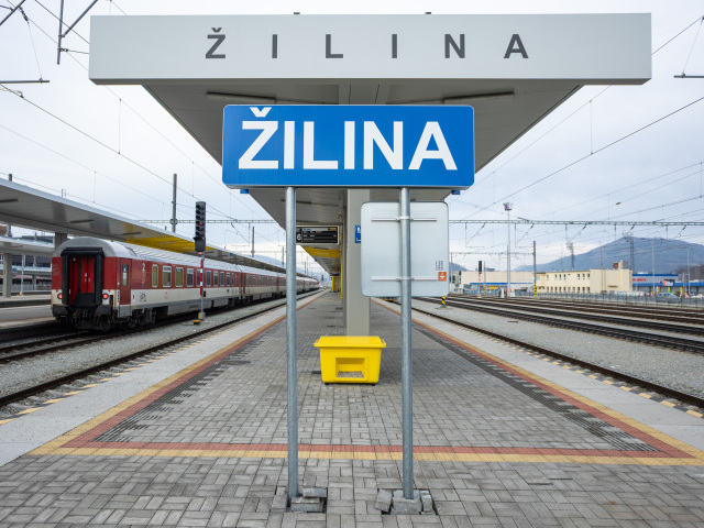 Dobrá správa pre cestujúcich: vlaky cez Žilinu po požiari opäť jazdia bez obmedzení