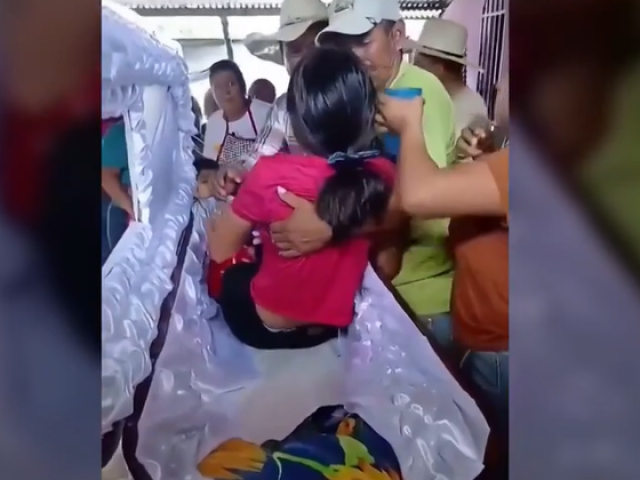 VIDEO: Rodina ju oplakávala v truhle. Po takmer ôsmich hodinách sa 15-ročná začala hýbať