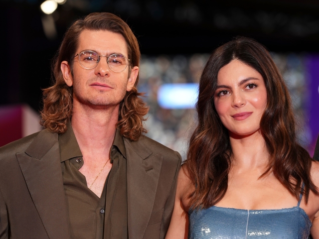 Láska z červeného koberca: Andrew Garfield po boku novej partnerky žiaril, o súkromí však odmietajú povedať jediné slovo