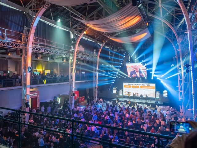 Marketing RULEZZ 2026 už má už 800+ účastníkov. Pozrite si celý hlavný program!
