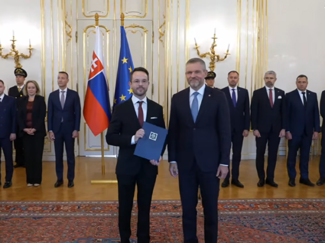 Pellegrini vymenoval 30 nových profesorov. Medzi nimi je aj známy infektológ Peter Sabaka