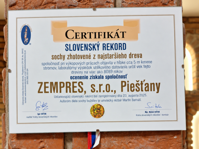 Potvrdenie o tom, že sochy sú vyrobené z dreva, ktoré má viac ako 8089 rokov.