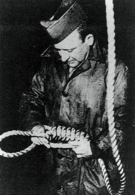 Americký seržant John C. Woods, ktorý vykonal popravy nacistov odsúdených na trest smrti.