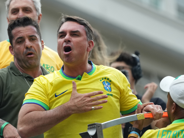 Brazílske voľby eskalujú populizmus do výšin. Lula sťahuje náskok Bolsonara a sľubuje vlaky zadarmo