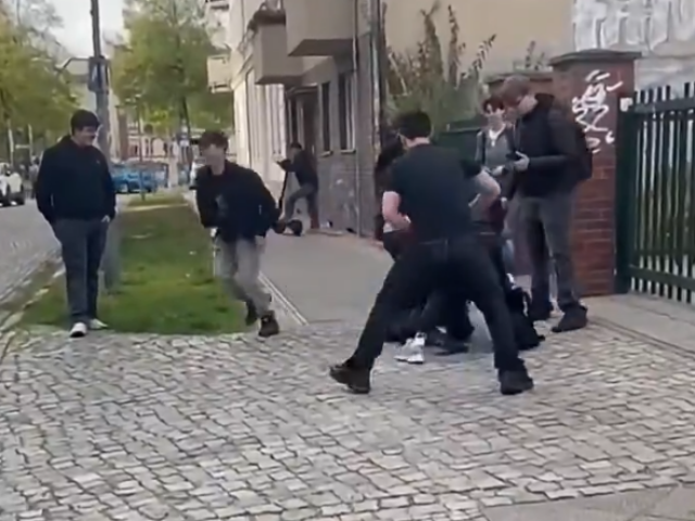Nechutný útok: desať mladistvých surovo napadlo školáka, svoje besnenie si natáčali